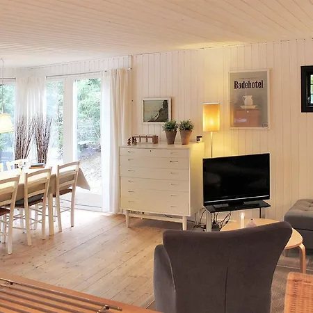 Three-bedroom Holiday In Халс
